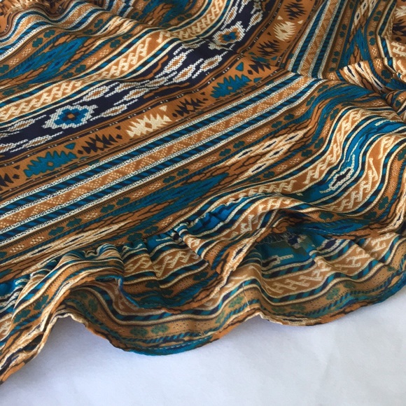 Mini shorts with ruffles, native pattern - Picture 2 of 4